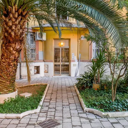 Apartment Pop In The Heart Of Trastevere 4 Guests